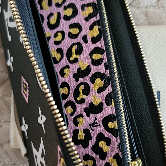 Louis Vuitton Wild at Heart Large Black Monogram Giant Flower Zippy Wallet - Picture 13 of 16